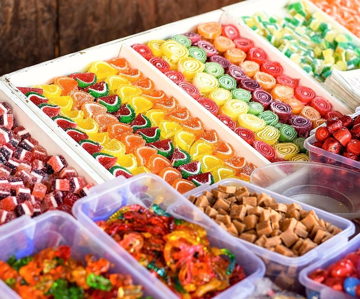 Artisanal çikolatalarımız en kaliteli malzemelerle şekillendiriliyor
